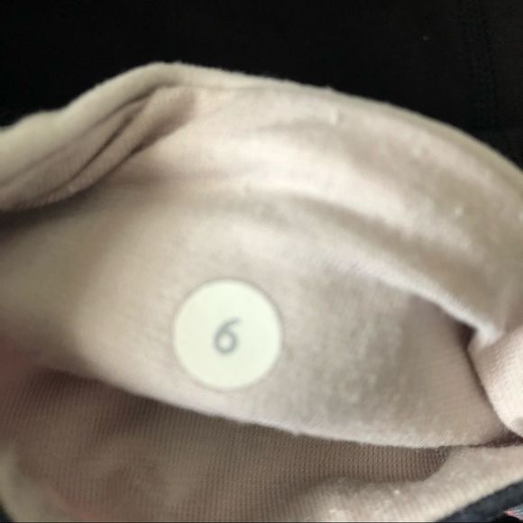 Lululemon skinny grooves black size 6 - Picture 3 of 7